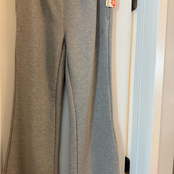 Free People Low Rise Flare Sweatpants in Gray size Medium NWT - Picture 1 of 5